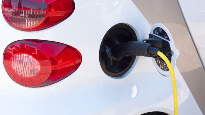 Wallbox: Was ist das und wie funktioniert sie? Was passiert wenn der Strom ausfällt? 2 stux electric car 734574 edited